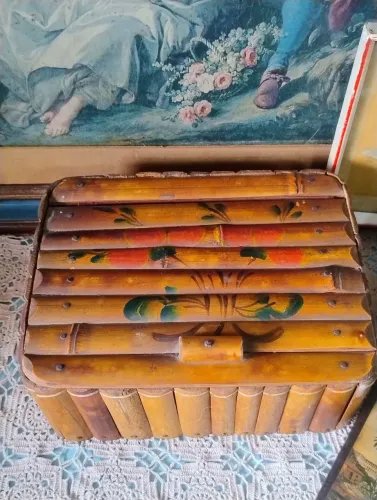 Antiga caixa de costura 