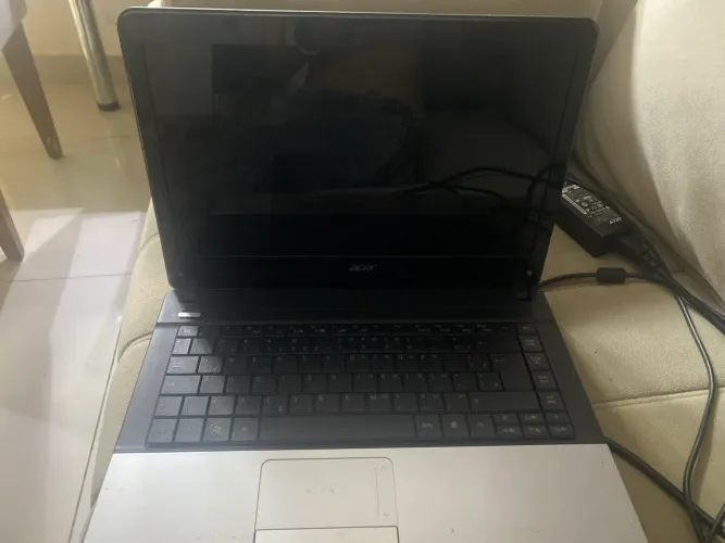 Notebook Acer liga mas não inicia sistema