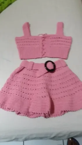 Peças de crochê para meninas feitas a mão 