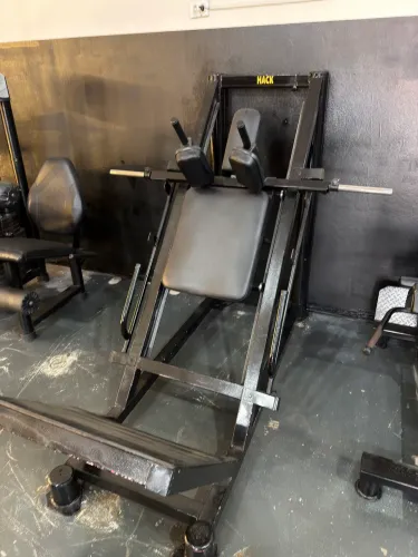 AGACHAMENTO HACK PARA ACADEMIA, GINÁSTICA, MUSCULAÇÃO