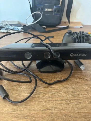 "Kit Xbox 360: Controle + Kinect + 2 Jogos Originais"