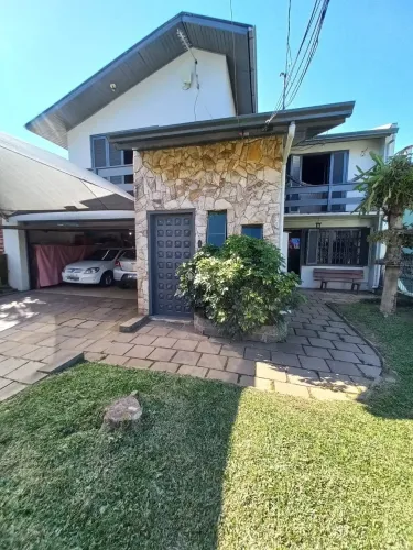 Casas semimobiliadas que podem ser uma ou duas moradias no bairro Bela Vista