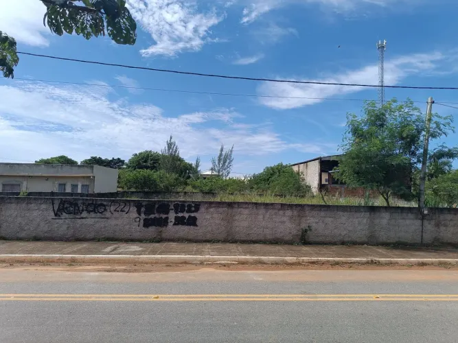Terreno em Jardim Jaconé rua 10 poucos quarteirões da praia.