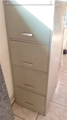 Vendo esse armário em metal