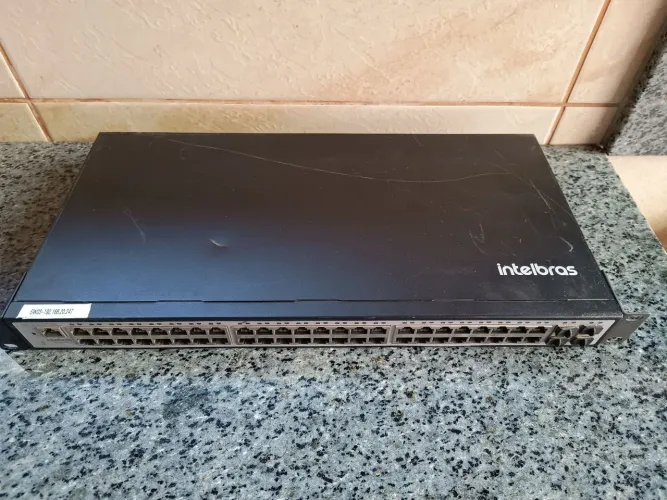 Vendo SWITCH GERENCIÁVEL 48 PORTAS GIGABIT 10/100/1000, SG 5204 MR L2+ Intelbras. Leia.