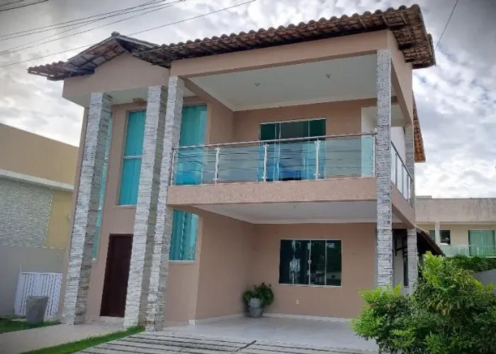 Casa Duplex em Condomínio com 3 suítes + 1 quarto e dependência