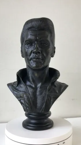 Busto Elvis Presley baseado no ano de 1968