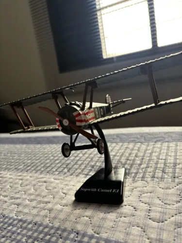 Miniatura avião primeira guerra mundial SOPWITH CAMEL