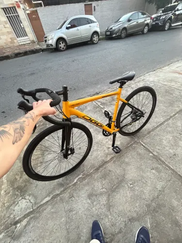 Bicicleta 700 Oggi Velloce Disc 2025 16v Shimano Claris Amarelo
