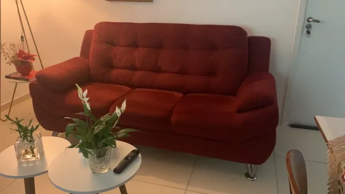 Sofá 3 Lugares Vermelho Bordô - Muito Confortável e Conservado