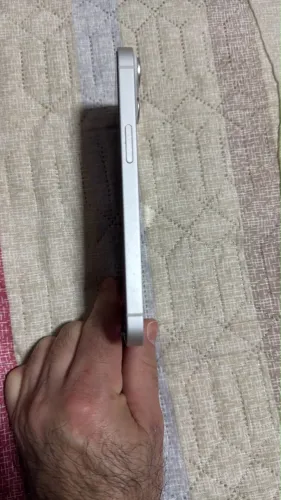 iPhone 14 semi novo sem arranhões e tudo funcionando 