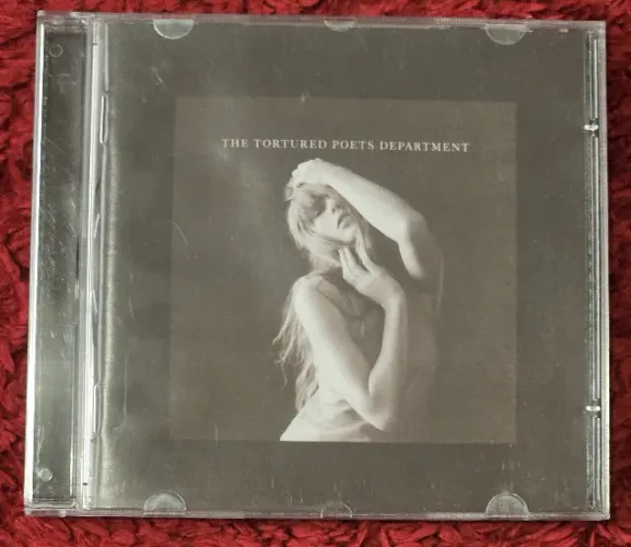 CD Taylor Swift - The Tortured Poets Department: The Black Dog (Sem Poster)