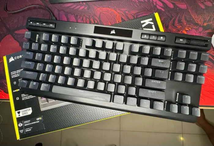 Teclado Gamer Corsair K70 RGB TKL