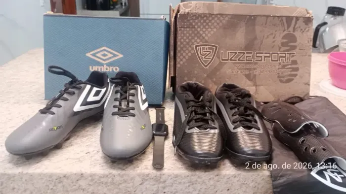2 Chuteiras Originais Umbro e Uzze Sport - Nº 35 e 34 - R$ 200 as duas