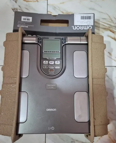  Balança Digital de Controle Corporal Omron HBF-514C. 