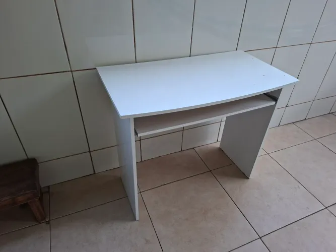 Escrivaninha/mesa de computador branca 90 x 75 X 45