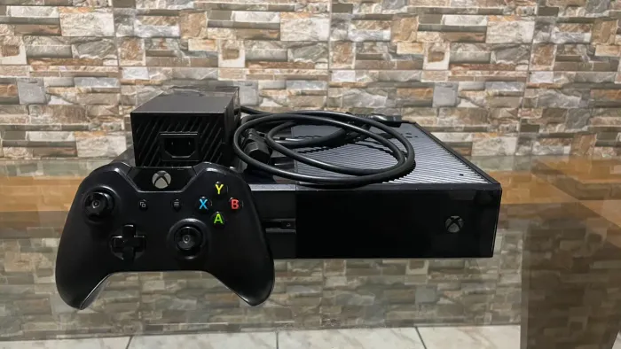XBOX ONE FAT C/ KINECT + GTA V + JUST DANCE 2015