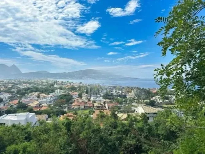 Bsurance Imobiliária Vende - Terreno em Camboinhas   O terreno do Mirante
