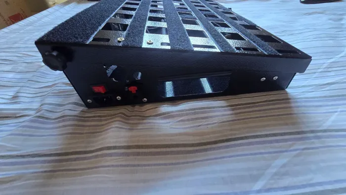 Pedalboard Creation FD 60x30 cm + Bag Luxo + Elétrica Integrada + Jacks P10