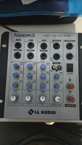 Mixer mesa som Nanomix 4 canais