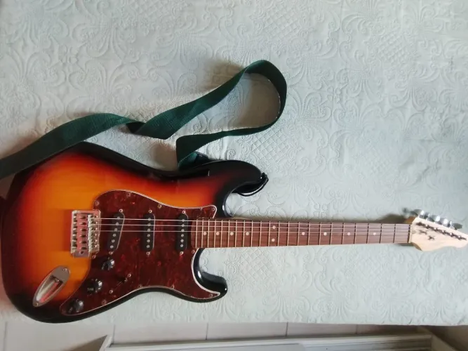 Guitarra Stratocaster Giannini