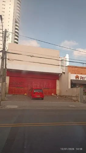 Predio em Casa Forte, Em Plena Avenida - Prox. a Praça   400m