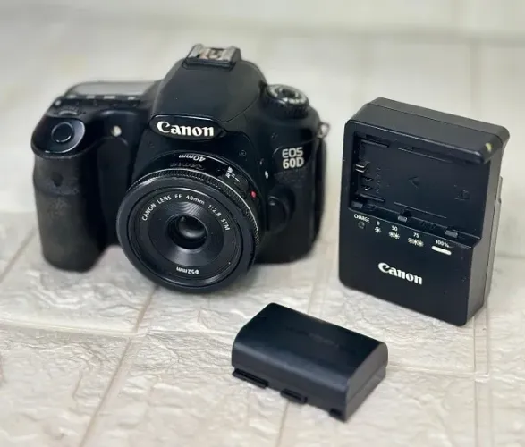 Canon 60D + Lente EF 40mm F/2.8 STM