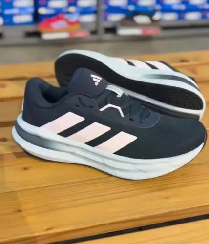 Tênis Adidas 37