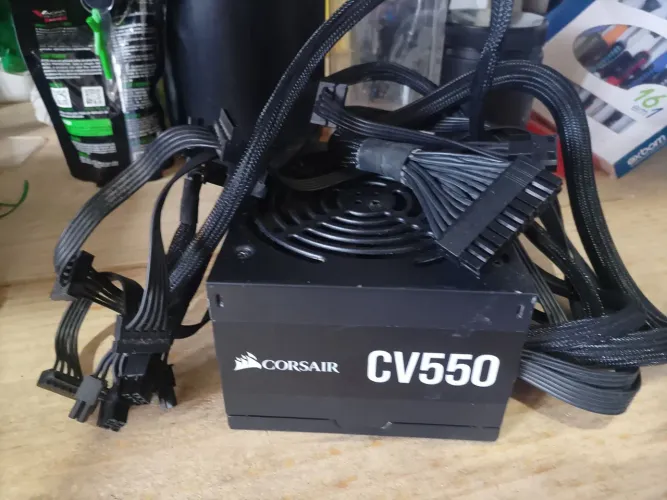 Fonte Corsair CV550