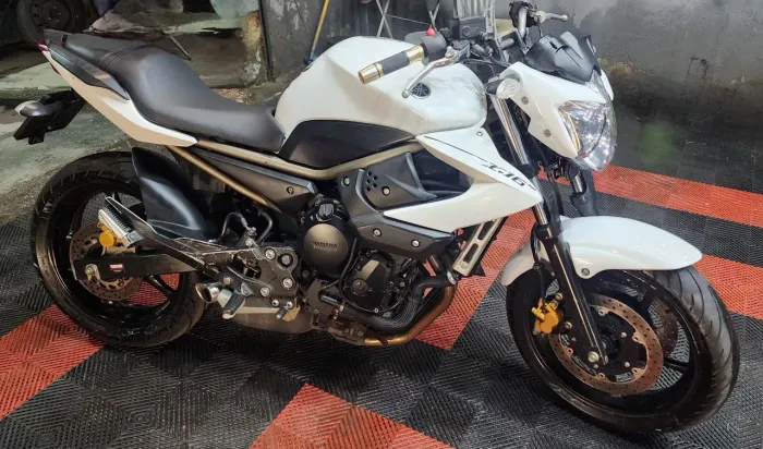 Xj6 2010