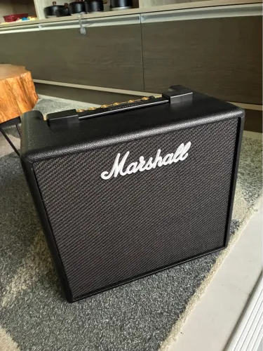 Amplificador Marshall Code 25