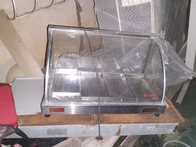 Vendo estufa 3 meses de uso 4 bandejas 400 reais ótimo estado