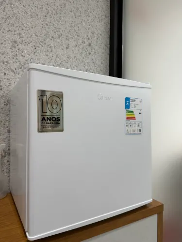 Frigobar 67L Midea - novo