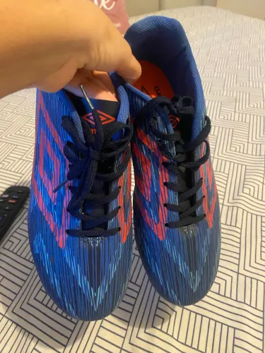 VENDO CHUTEIRA  tamanho 40