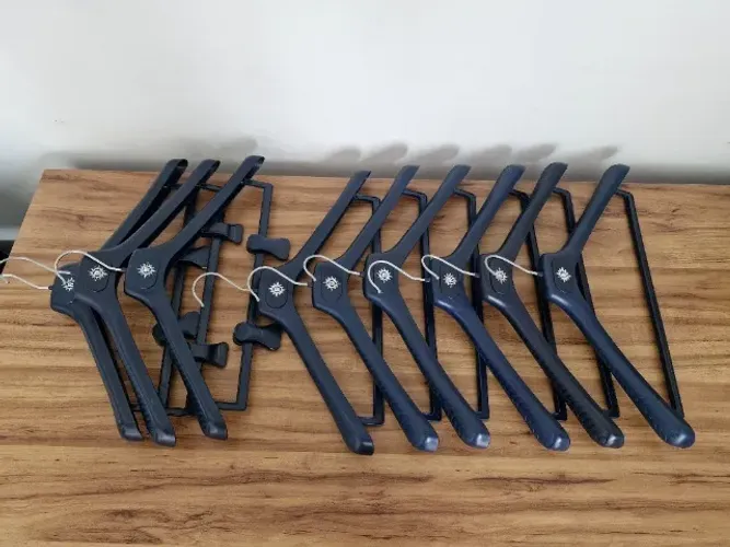 Cabides Fortes de três Modelos 70 Unidades