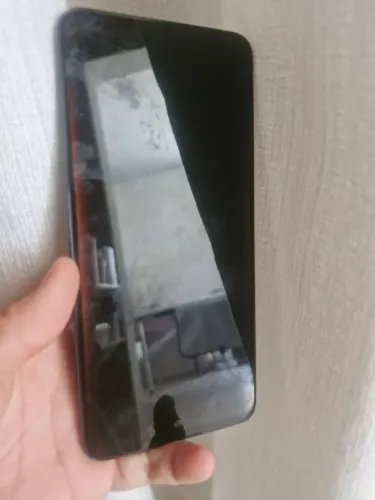 Celular Motorola EDFE 20LITE Ele dar sinal de uma luz piscando.
