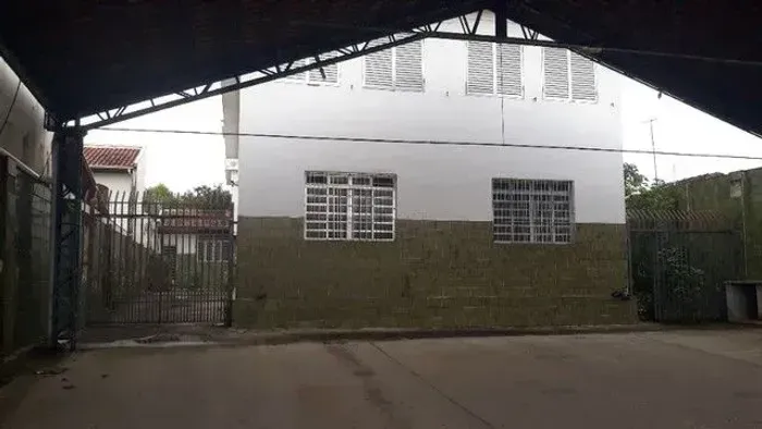 Sobrado comercial para Venda e Locação no centro de Taubaté -