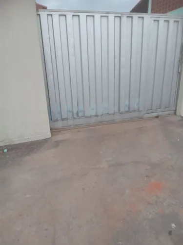 Vende-se 2 portões