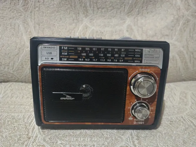 Rádio portátil - AM/FM/SW