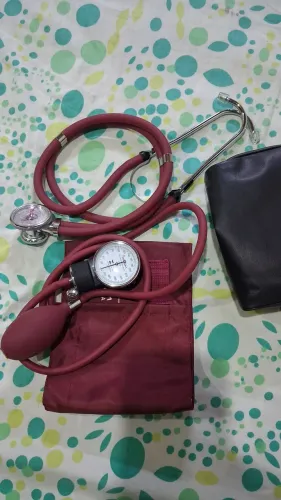 Kit estetoscópio e esfigmomanômetro