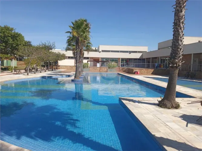 Terreno no Cyrela, plano e próximo do clube.