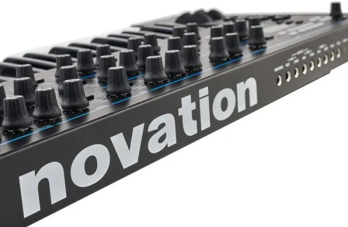 Teclado Sintetizador Novation Summit