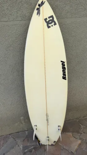 Prancha de surf completa com quilhas capa e leash