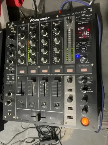 Mixer DJM 700 Pioneer
