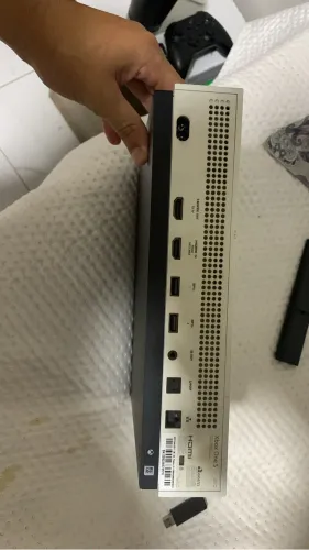 Vendo Xbox One S cm controle via pendrive, em perfeito estado