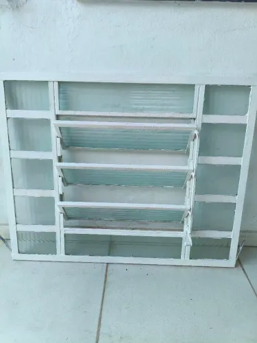 vende-se janela basculante 