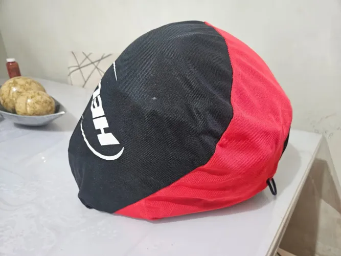 Capacete helt vermelho fosco.