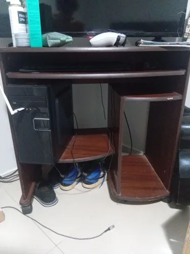 Mesa para escritorio com rodas