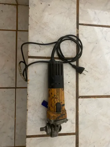 Vendo Esmerilhadeira para manutenção