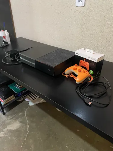Xbox one fat 256gb + todos acessórios da foto